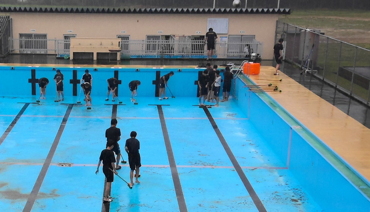 鹿児島県 湧水町立吉松中学校ブログ プール掃除